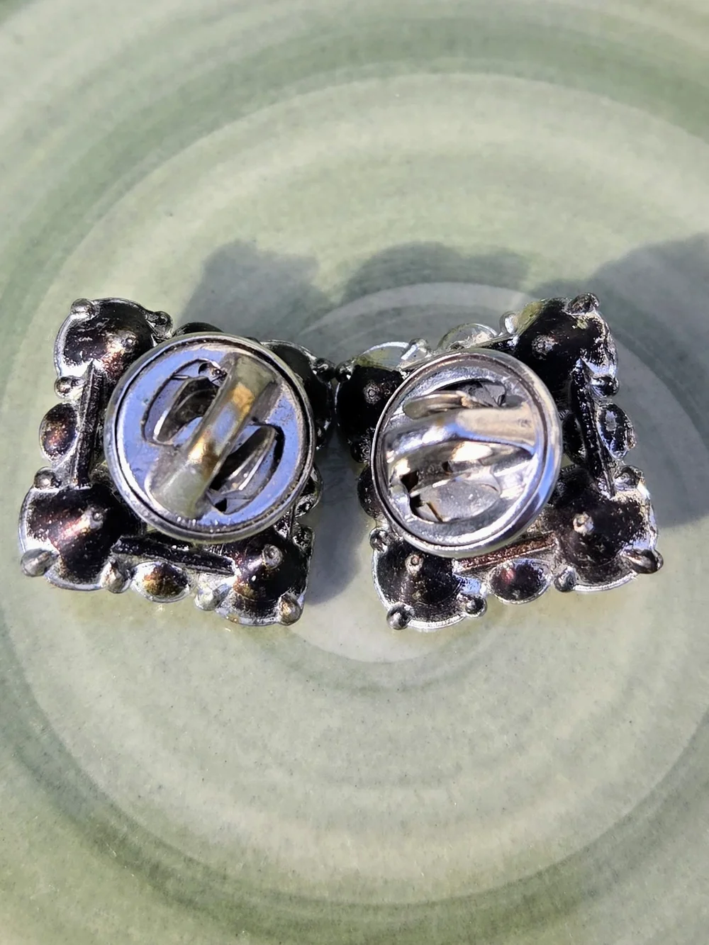 BUYER'S CHOICE VINTAGE BROOCH